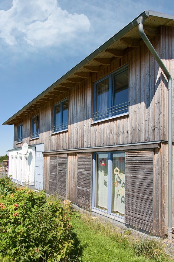 Wohn und Geschäftshaus mit Holzfassade