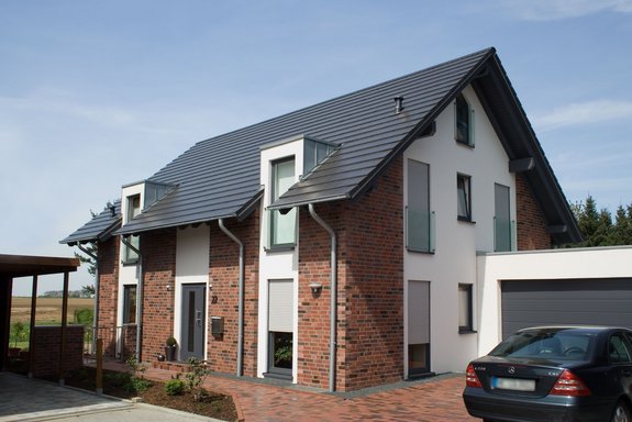 Stadtvilla mit Satteldach und Klinkerfassade