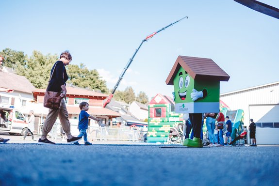 Jubiläumsfeier_LOTHI-begrüßt-Kind
