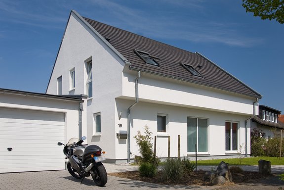 Haus mit Putz und ohne Dachüberstand
