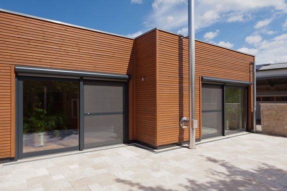Bungalow mit Holzverschalung